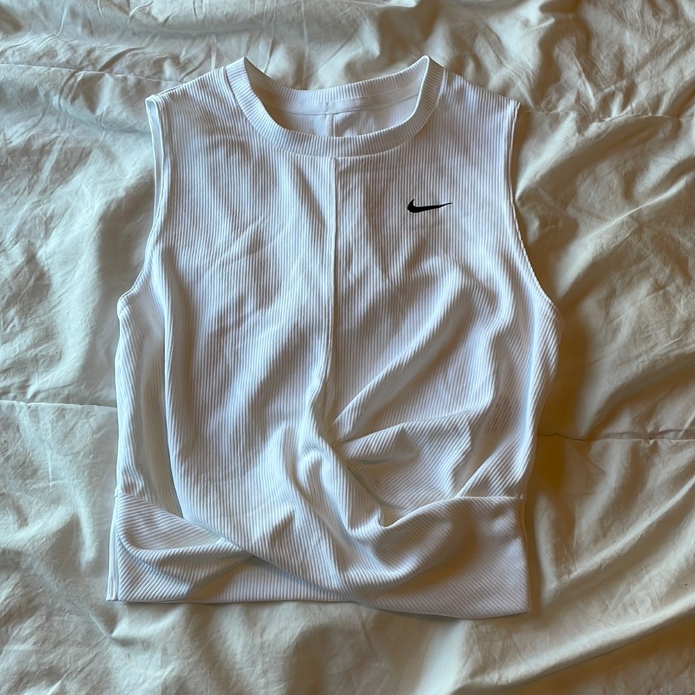 white nike crop tank top